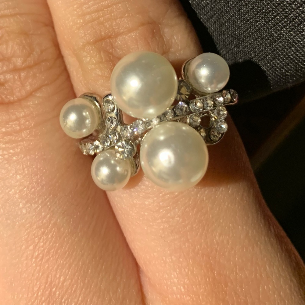 3/$10 Fake pearl/jewel clustered ring
